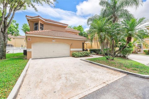 House in Coral Springs, Florida 3 bedrooms, 208.57 sq.m. № 1179072 - photo 2