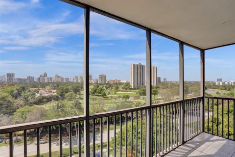 Copropriété à vendre à Aventura, Floride: 2 chambres, 121.52 m2 № 1117143 - photo 1