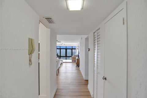 Copropriété à vendre à Aventura, Floride: 2 chambres, 121.52 m2 № 1117143 - photo 20