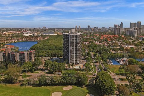 Condo in Aventura, Florida, 2 bedrooms  № 1117143 - photo 26