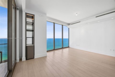 Condominio en venta en Sunny Isles Beach, Florida, 4 dormitorios, 407.38 m2 № 1117183 - foto 12