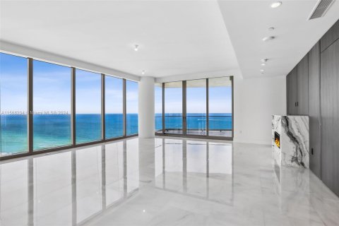 Copropriété à vendre à Sunny Isles Beach, Floride: 4 chambres, 407.38 m2 № 1117183 - photo 1