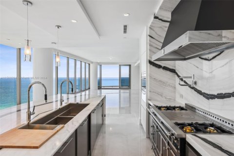 Condominio en venta en Sunny Isles Beach, Florida, 4 dormitorios, 407.38 m2 № 1117183 - foto 9