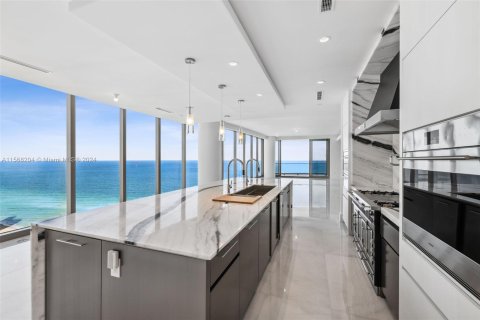 Condominio en venta en Sunny Isles Beach, Florida, 4 dormitorios, 407.38 m2 № 1117183 - foto 8