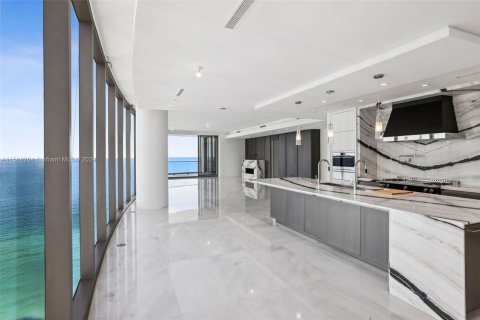 Condominio en venta en Sunny Isles Beach, Florida, 4 dormitorios, 407.38 m2 № 1117183 - foto 7