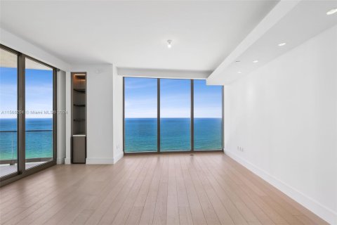 Condominio en venta en Sunny Isles Beach, Florida, 4 dormitorios, 407.38 m2 № 1117183 - foto 11