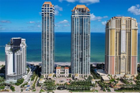 Condominio en venta en Sunny Isles Beach, Florida, 4 dormitorios, 407.38 m2 № 1117183 - foto 30