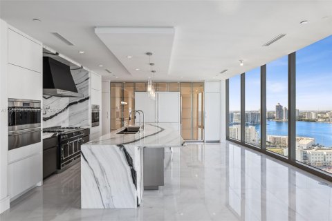 Condominio en venta en Sunny Isles Beach, Florida, 4 dormitorios, 407.38 m2 № 1117183 - foto 5