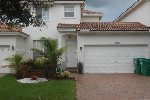 Touwnhouse à vendre à Miramar, Floride: 3 chambres, 149.57 m2 № 1364965 - photo 1