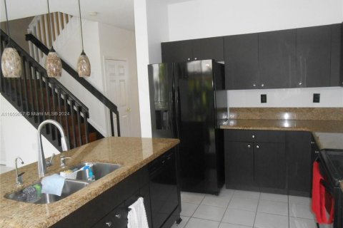 Townhouse in Miramar, Florida 3 bedrooms, 149.57 sq.m. № 1364965 - photo 22