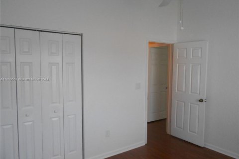 Townhouse in Miramar, Florida 3 bedrooms, 149.57 sq.m. № 1364965 - photo 24