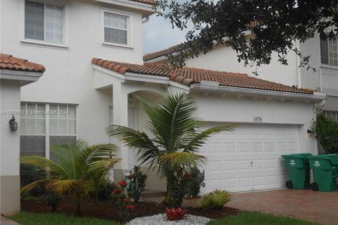 Townhouse in Miramar, Florida 3 bedrooms, 149.57 sq.m. № 1364965 - photo 2