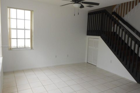 Townhouse in Miramar, Florida 3 bedrooms, 149.57 sq.m. № 1364965 - photo 8