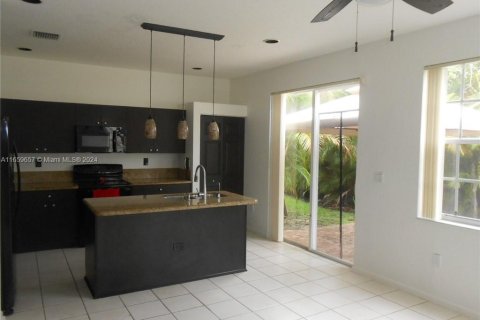 Townhouse in Miramar, Florida 3 bedrooms, 149.57 sq.m. № 1364965 - photo 6