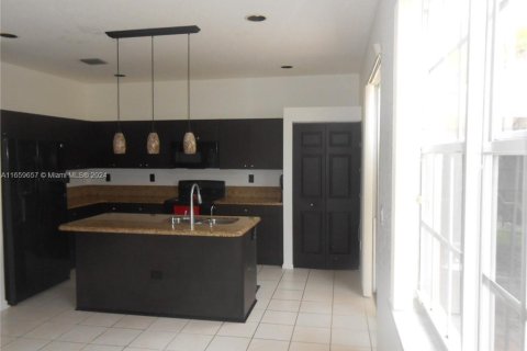 Townhouse in Miramar, Florida 3 bedrooms, 149.57 sq.m. № 1364965 - photo 7