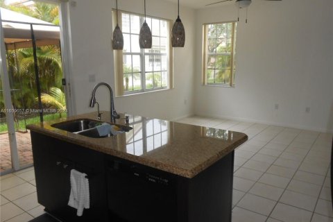 Townhouse in Miramar, Florida 3 bedrooms, 149.57 sq.m. № 1364965 - photo 21