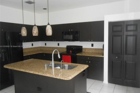 Townhouse in Miramar, Florida 3 bedrooms, 149.57 sq.m. № 1364965 - photo 5