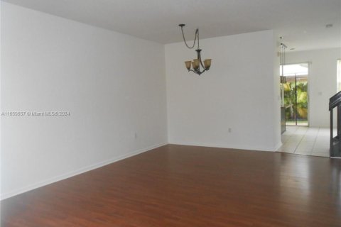 Townhouse in Miramar, Florida 3 bedrooms, 149.57 sq.m. № 1364965 - photo 3