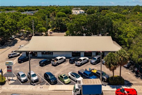 Commercial property in South Miami, Florida № 1230932 - photo 2