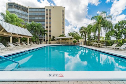 Condo in Lauderhill, Florida, 2 bedrooms  № 1098999 - photo 8