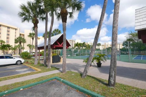 Condo in Lauderhill, Florida, 2 bedrooms  № 1098999 - photo 2