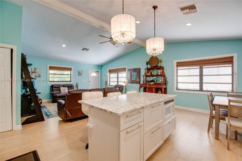 Villa ou maison à vendre à Marathon, Floride: 2 chambres, 111.48 m2 № 1329793 - photo 5