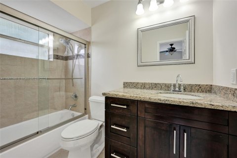 Condo in Lauderdale Lakes, Florida, 2 bedrooms  № 1329837 - photo 20