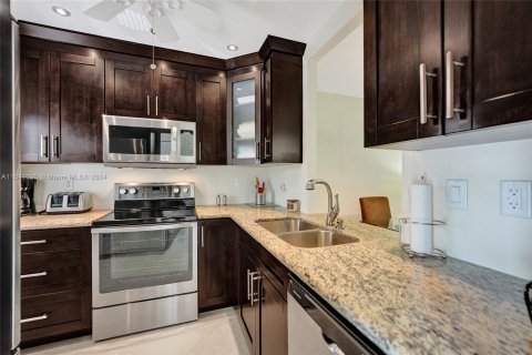 Condo in Lauderdale Lakes, Florida, 2 bedrooms  № 1329837 - photo 5