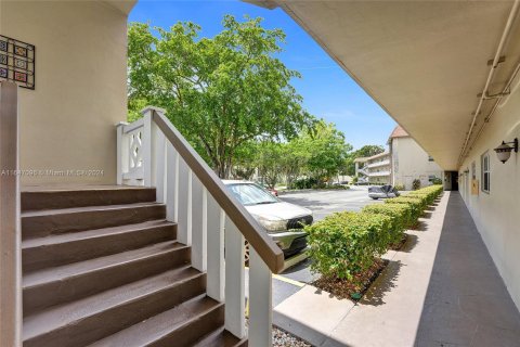 Condo in Lauderdale Lakes, Florida, 2 bedrooms  № 1329837 - photo 26