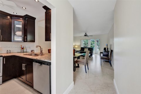 Condo in Lauderdale Lakes, Florida, 2 bedrooms  № 1329837 - photo 4