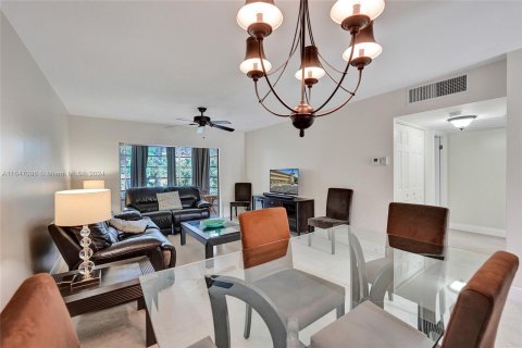 Condo in Lauderdale Lakes, Florida, 2 bedrooms  № 1329837 - photo 8