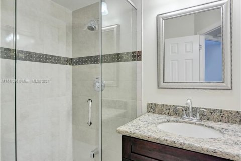 Condo in Lauderdale Lakes, Florida, 2 bedrooms  № 1329837 - photo 16