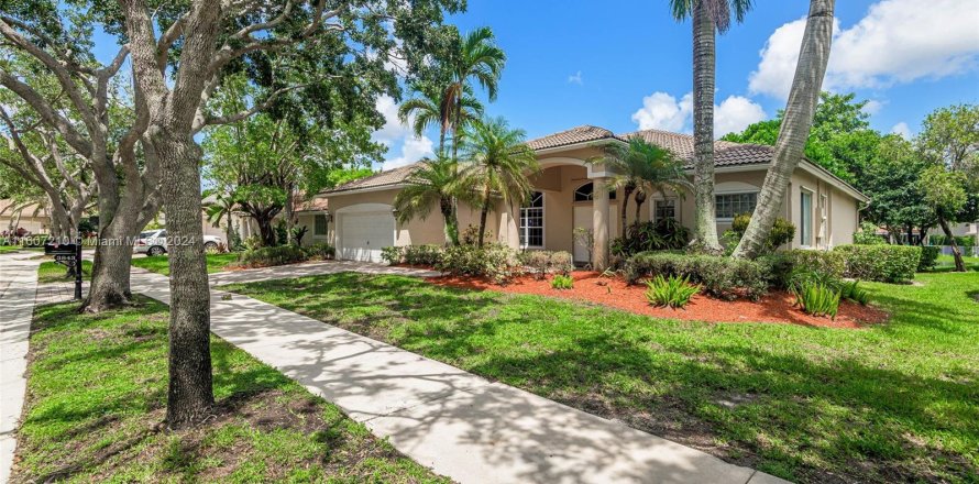 Villa ou maison à Weston, Floride 5 chambres, 301 m2 № 1240146