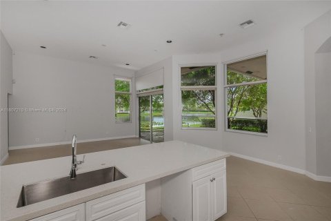 Villa ou maison à vendre à Weston, Floride: 5 chambres, 301 m2 № 1240146 - photo 4