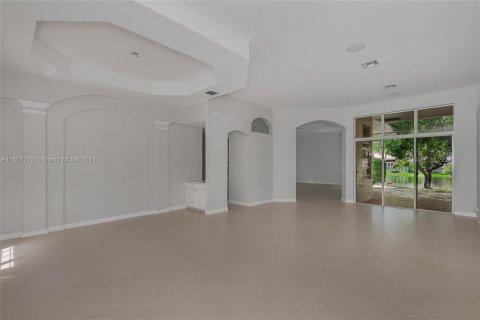 Villa ou maison à vendre à Weston, Floride: 5 chambres, 301 m2 № 1240146 - photo 12