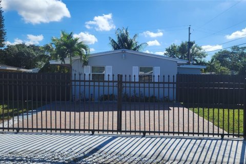 Villa ou maison à louer à Pembroke Park, Floride: 2 chambres, 125.6 m2 № 878781 - photo 12