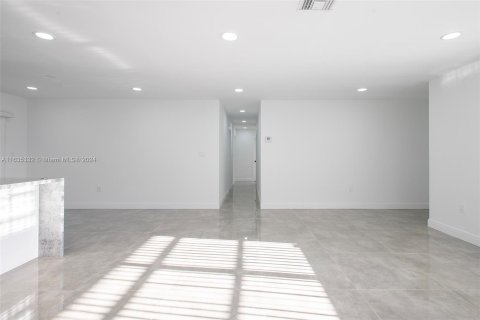 Casa en venta en Miami, Florida, 4 dormitorios, 130.16 m2 № 1305059 - foto 24