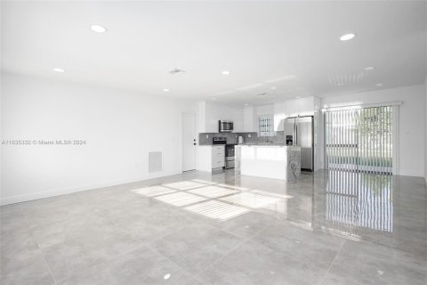 Casa en venta en Miami, Florida, 4 dormitorios, 130.16 m2 № 1305059 - foto 18