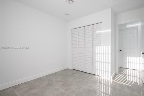 Casa en venta en Miami, Florida, 4 dormitorios, 130.16 m2 № 1305059 - foto 30