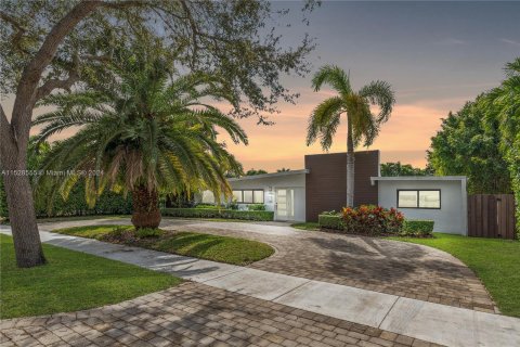 Купить виллу или дом в Норт-Майами, Флорида 2 спальни, 163.79м2, № 998127 - фото 1