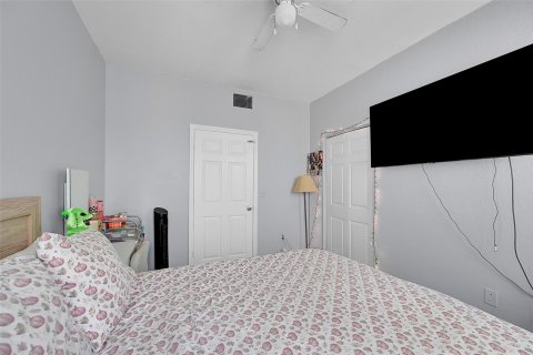 Condo in Coral Springs, Florida, 2 bedrooms  № 956986 - photo 13