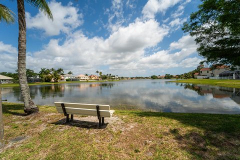 House in Lake Worth, Florida 4 bedrooms, 215.25 sq.m. № 1102293 - photo 2