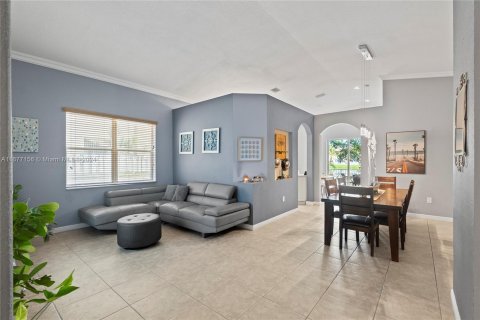 Villa ou maison à vendre à Miramar, Floride: 3 chambres, 143.26 m2 № 1404515 - photo 3