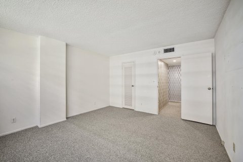 Condo in Fort Lauderdale, Florida, 2 bedrooms  № 1161877 - photo 23