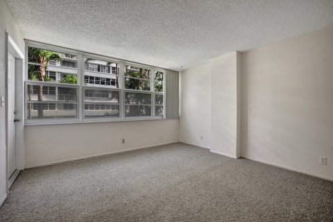 Condo in Fort Lauderdale, Florida, 2 bedrooms  № 1161877 - photo 25