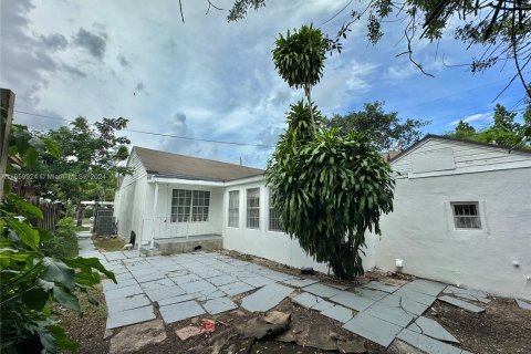 House in Miami, Florida 5 bedrooms, 179.02 sq.m. № 1370680 - photo 14