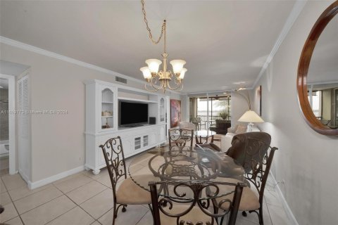 Condo in Oakland Park, Florida, 2 bedrooms  № 1370679 - photo 8