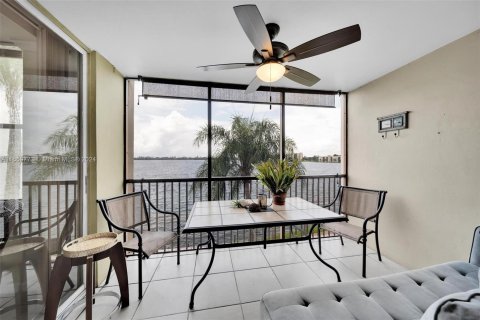 Condo in Oakland Park, Florida, 2 bedrooms  № 1370679 - photo 20