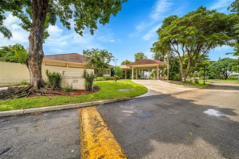 Condo in Oakland Park, Florida, 2 bedrooms  № 1370679 - photo 24