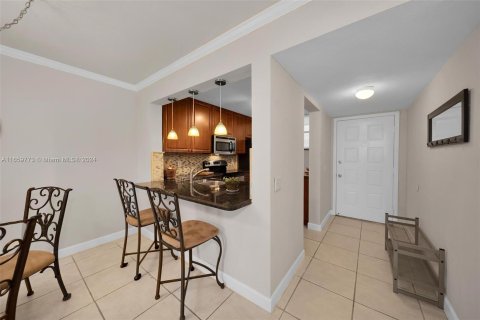 Condo in Oakland Park, Florida, 2 bedrooms  № 1370679 - photo 2